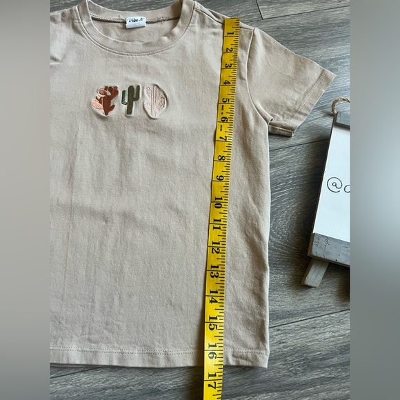 Vibe N’ Desert Cactus Embroidered Short Sleeve Fitted Graphic Tee. Size XS - Picture 9 of 9